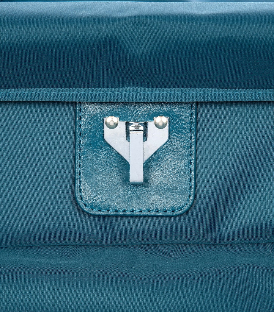 Hardwearing Recycled Polycarbonate Spinner Suitcase in Marine Hue