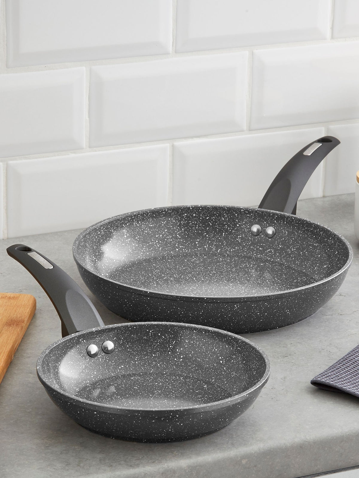 Tower grey 2 piece frying pan set 20cm 28cm (British brand)