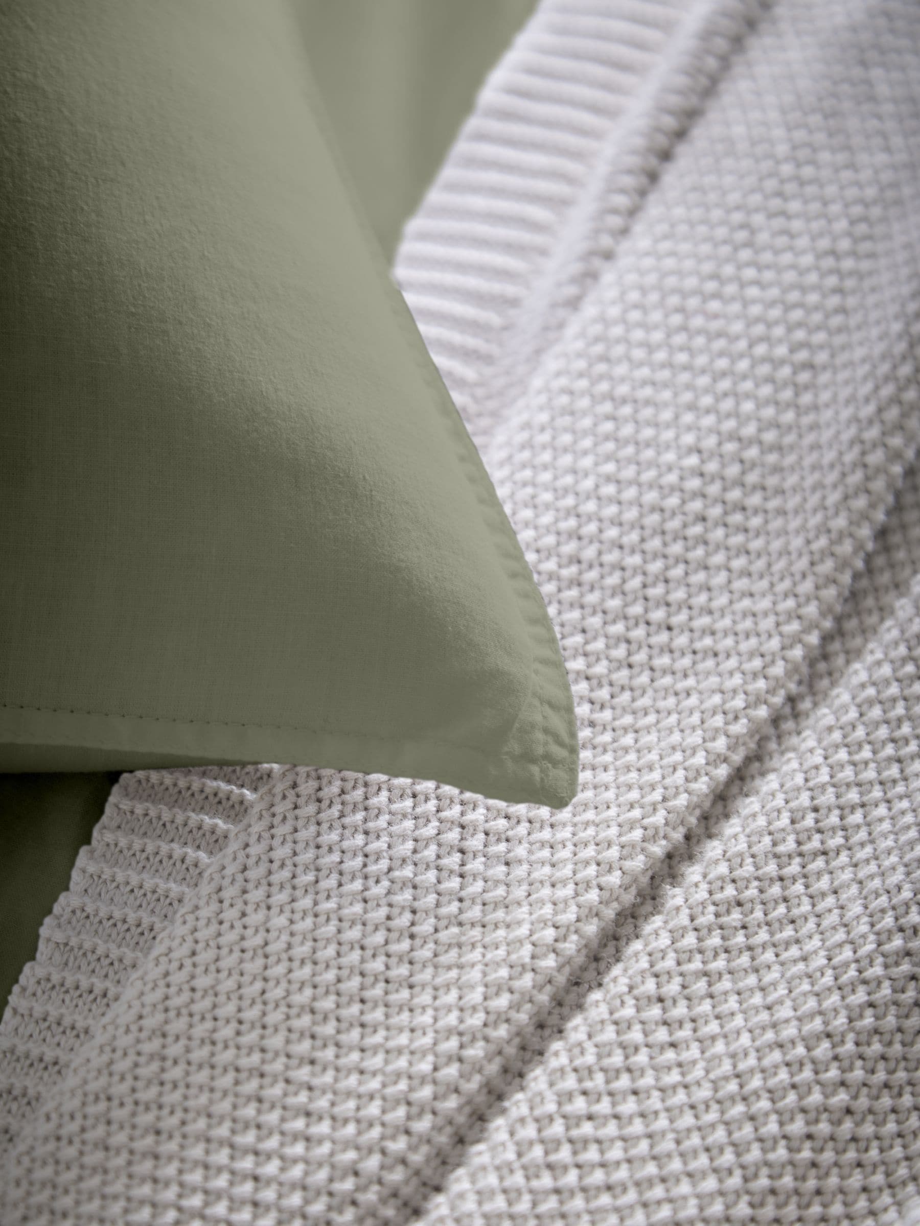 Appletree Green Cassia duvet cover and pillowcase set - British product