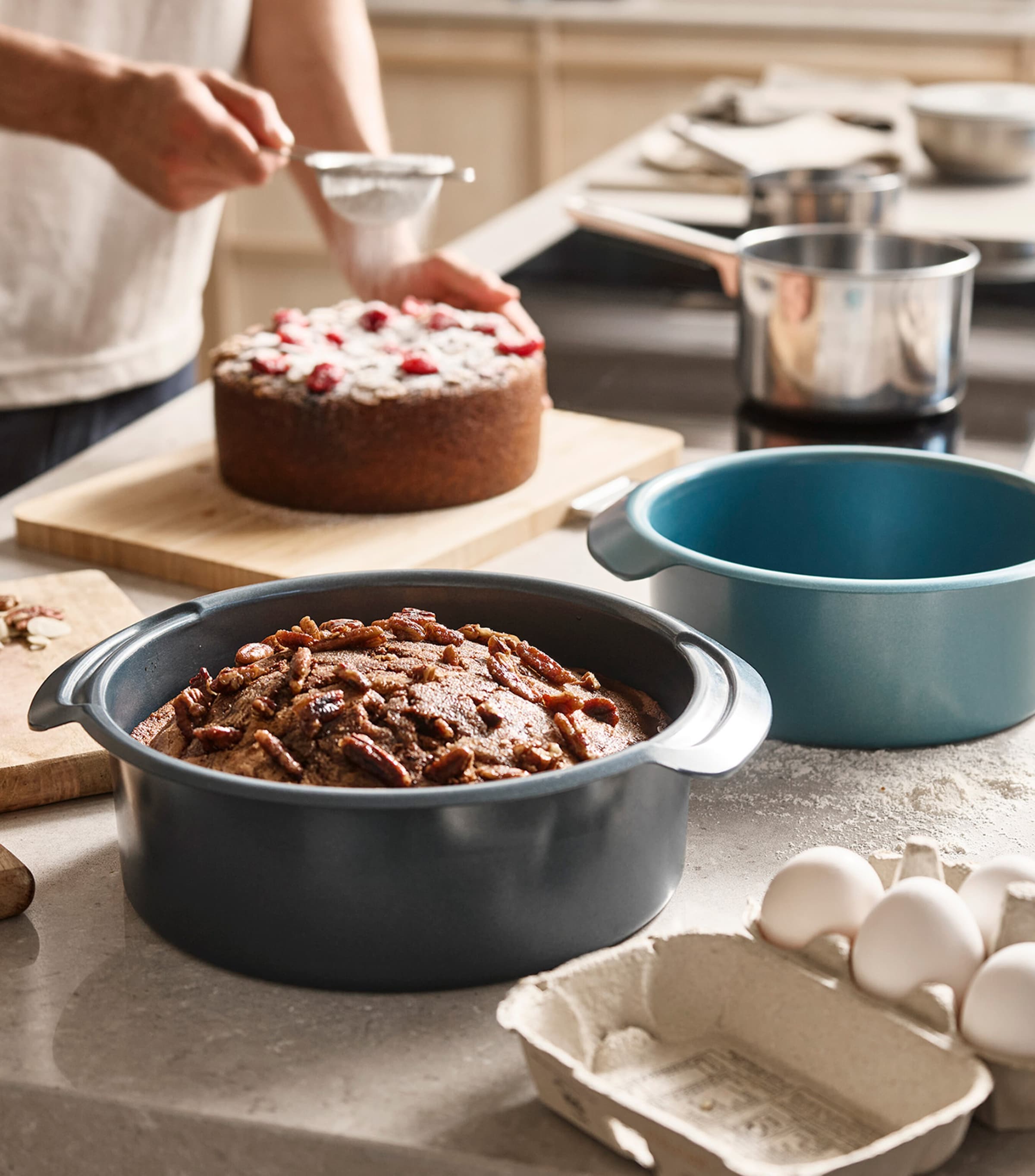 Joseph Joseph non-stick nest round cake tins set of two, UK version