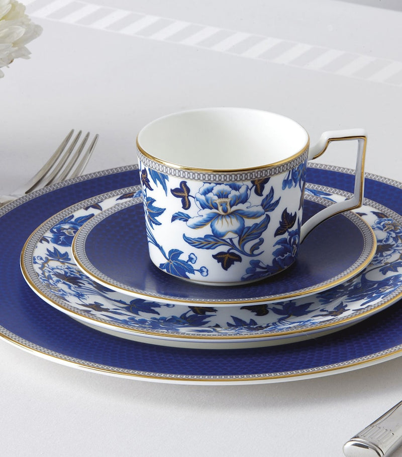 Wedgwood Hibiscus 27cm accent plate (British brand)
