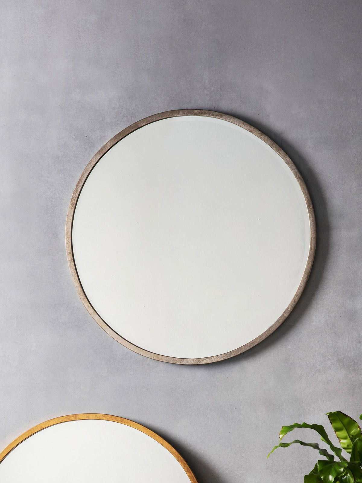 Gallery Home Silver Ashford Antique Large round wall mirror, UK version