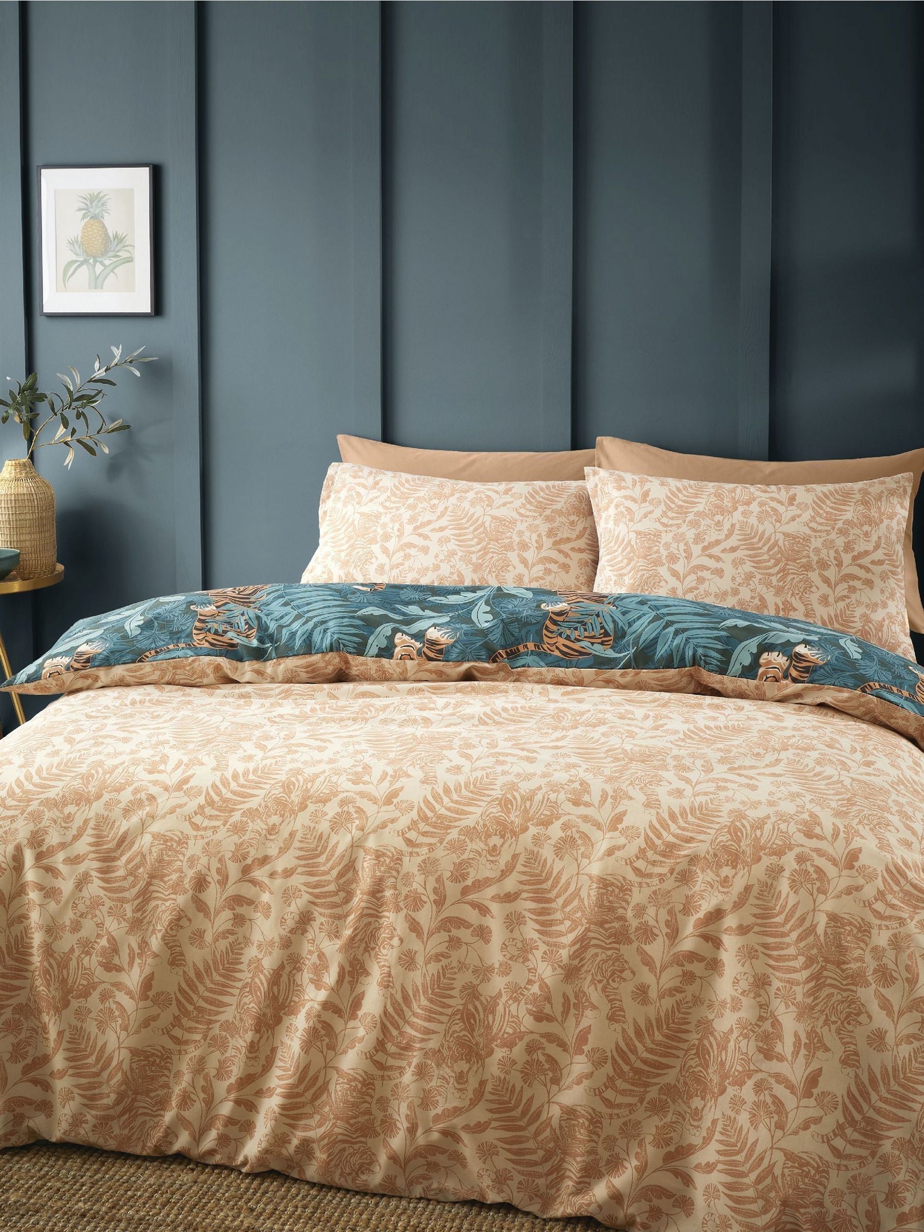 Catherine Lansfield Green Tropic Tiger Leaf Reversible Duvet Cover Set - British product