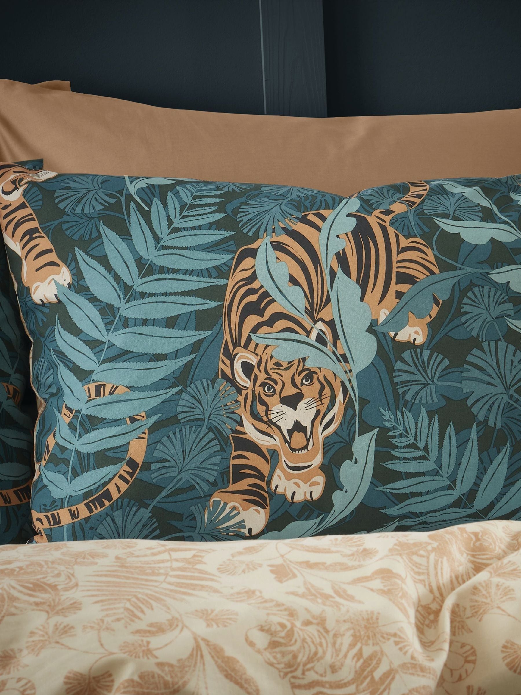 Catherine Lansfield Green Tropic Tiger Leaf Reversible Duvet Cover Set - British product