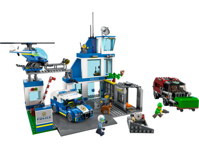 LEGO City Police Station Building Set 668 Pieces