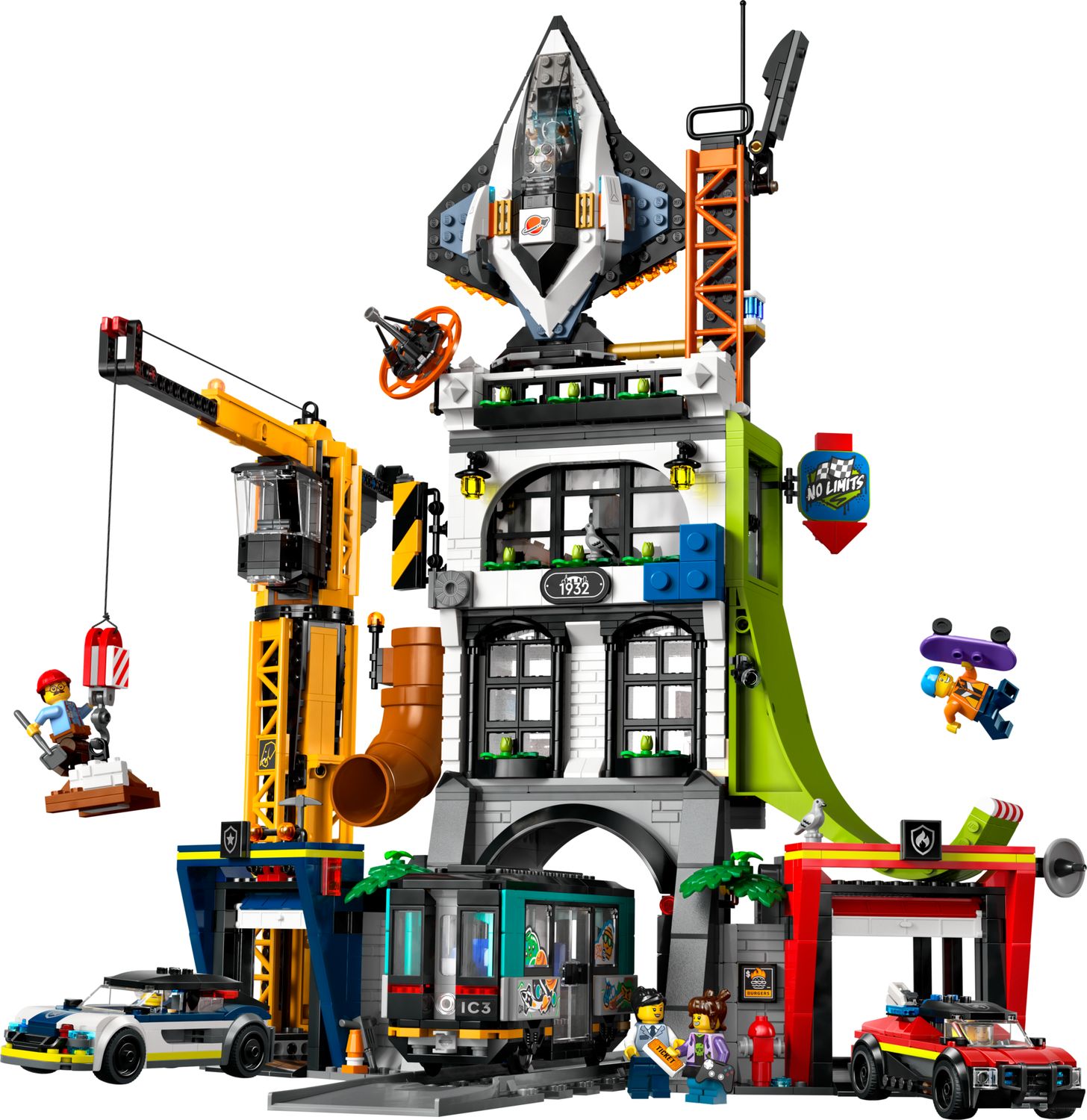 LEGO City Tower building set 1941 pieces with minifigures (British brand)
