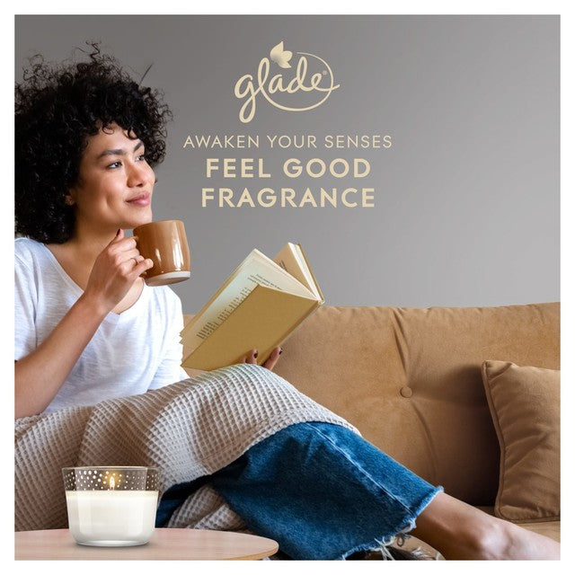 Glade Clean Linen scented candle 204g, UK version