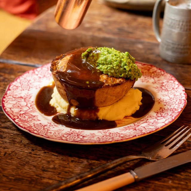 Pieminister Kate & Sidney Beef & Kidney Pie 255g, imported from the UK