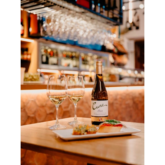 CVNE Spanish white wine Barrel Fermented Blanco 75cl - British product