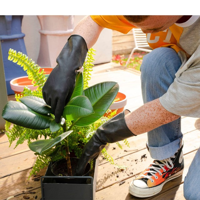 Marigold Outdoor Tough Rubber Gloves XL, imported from the UK
