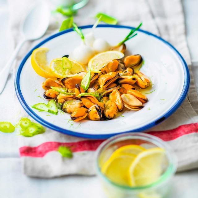 Picard Shelled Pacific Mussels 500g, imported from the UK