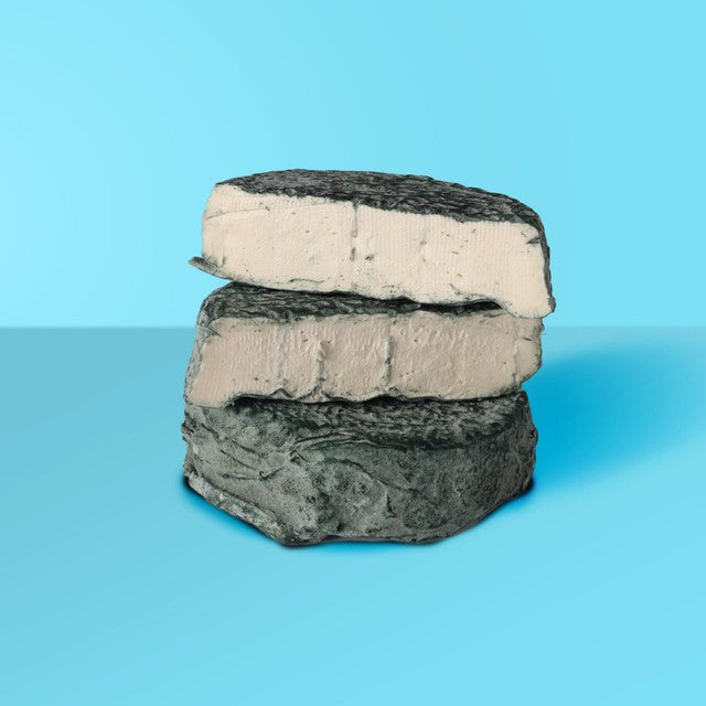 Honestly Tasty Blue Plant-Based Cheese 140g, UK version