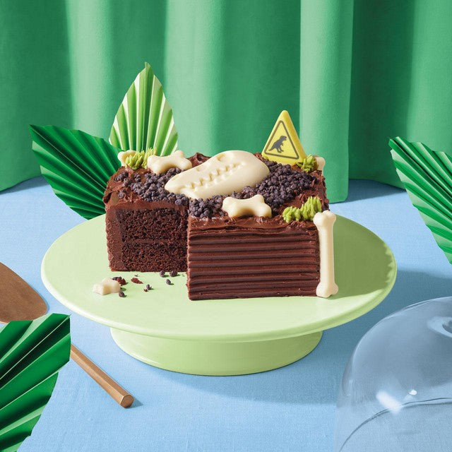 M&S dinosaur dig cake 800g - British product