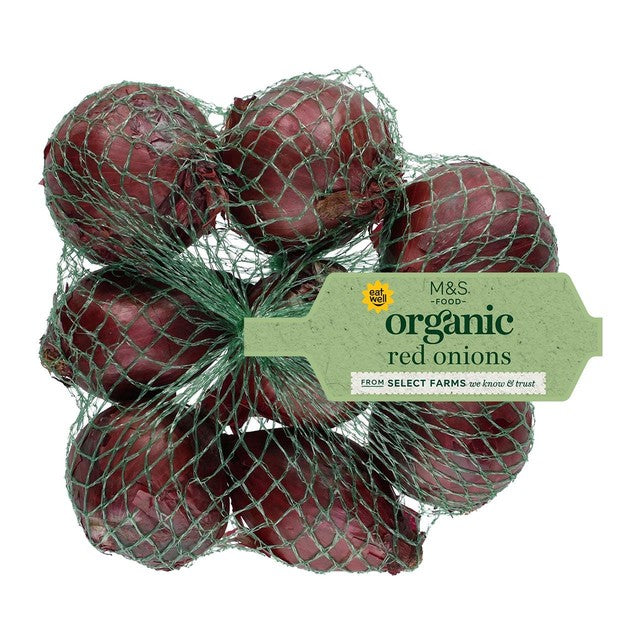 M&S organic red onions 500g, imported from the UK