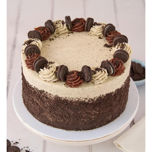 Lola's Cupcakes cookies and cream layer cake serves 8, UK version