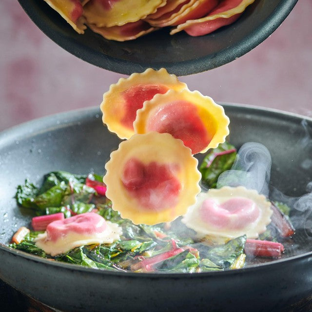 Dell' Ugo beetroot and goats' cheese fiorelli filled pasta 250g - British product