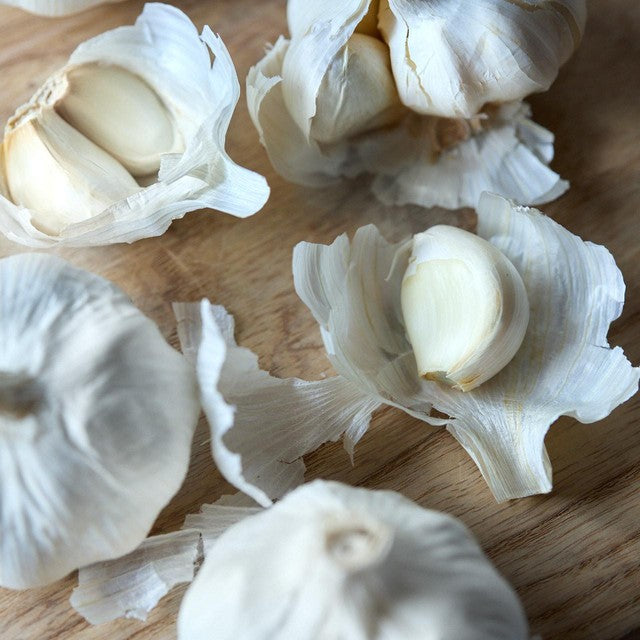 Natoora Large Spanish Garlic Bulbs, imported from the UK