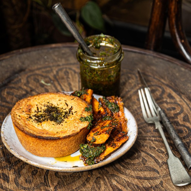 Pieminister gluten free chicken ham leek pie 260g, imported from the UK