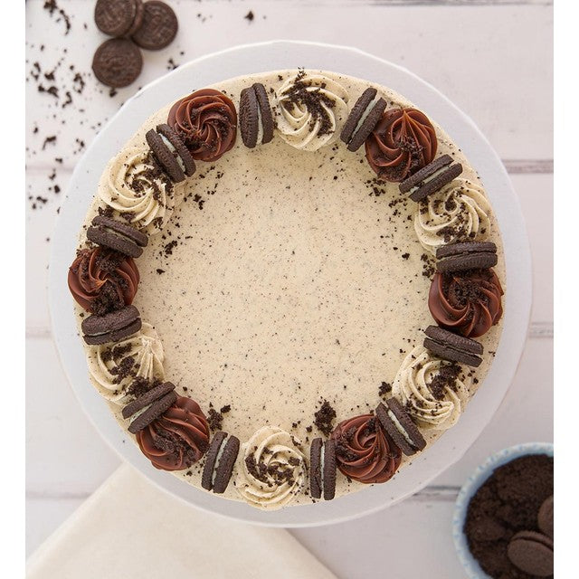 Lola's Cupcakes cookies and cream layer cake serves 8, UK version