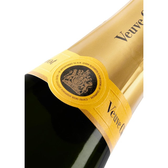 Veuve Clicquot Yellow Label Champagne 37.5cl (British brand)