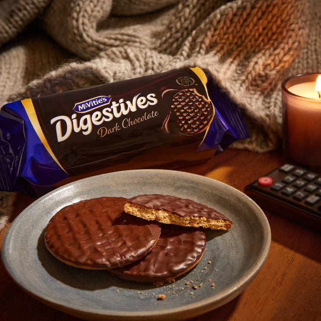 McVitie's dark chocolate digestives biscuits 266g, imported from the UK