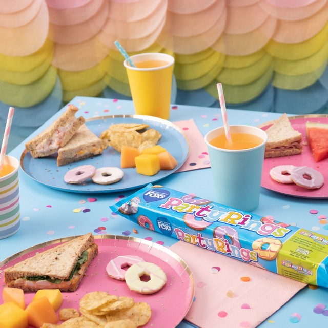 Fox's Party Rings iced biscuits 125g, imported from the UK