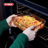 Pyrex glass casserole dish with lid 2.6L, imported from the UK