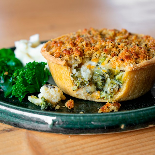 Higgidy Three Cheese Cauliflower & Broccoli Pie 200g, UK version