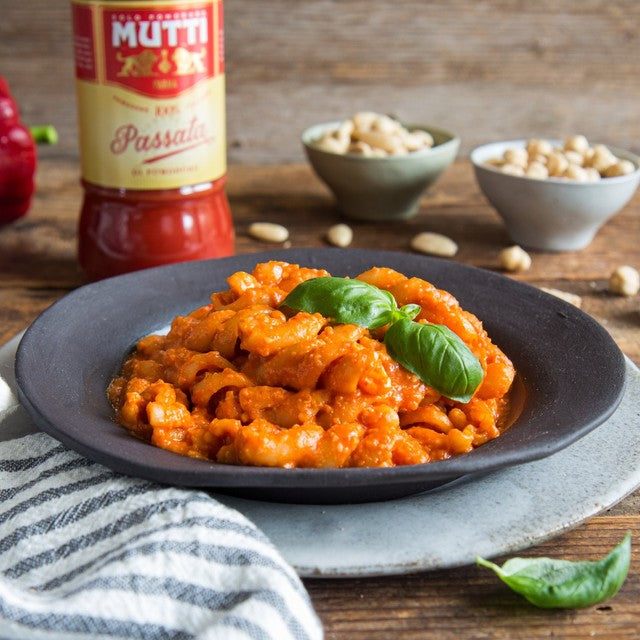 Mutti Rossoro Italian Tomato Passata Smooth Fruity 400g, imported from the UK