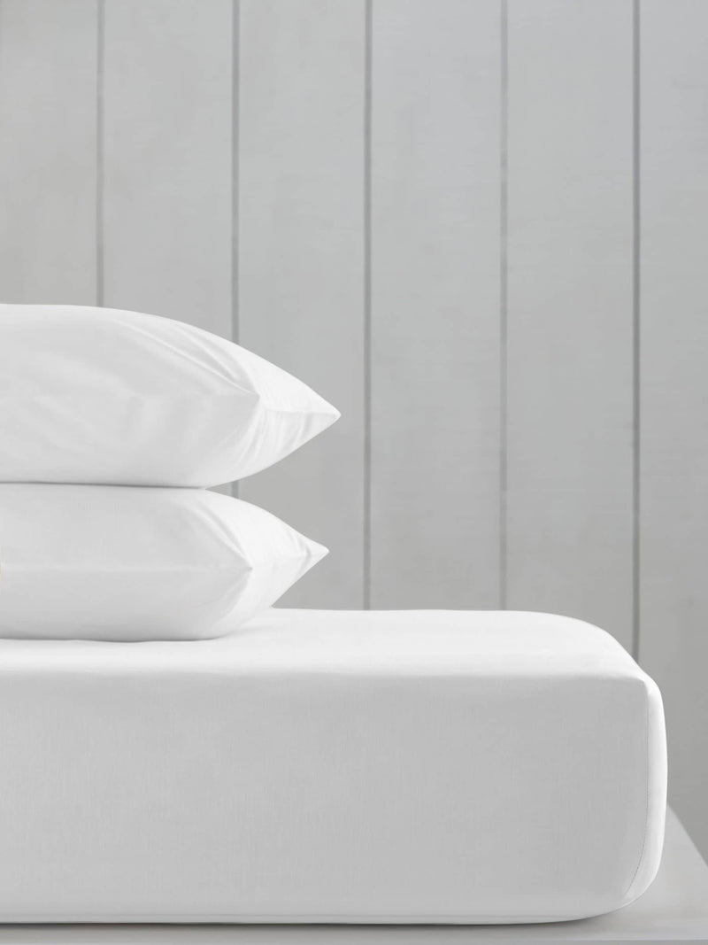 White cotton-rich fitted bed sheet (British brand)