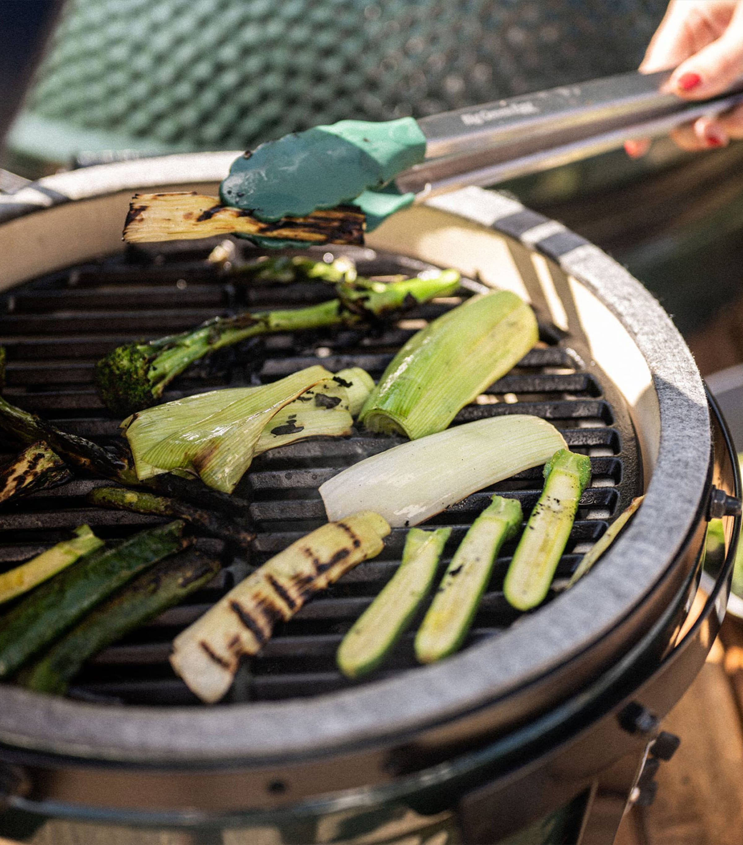 Big Green Egg MiniMax charcoal barbecue - British product