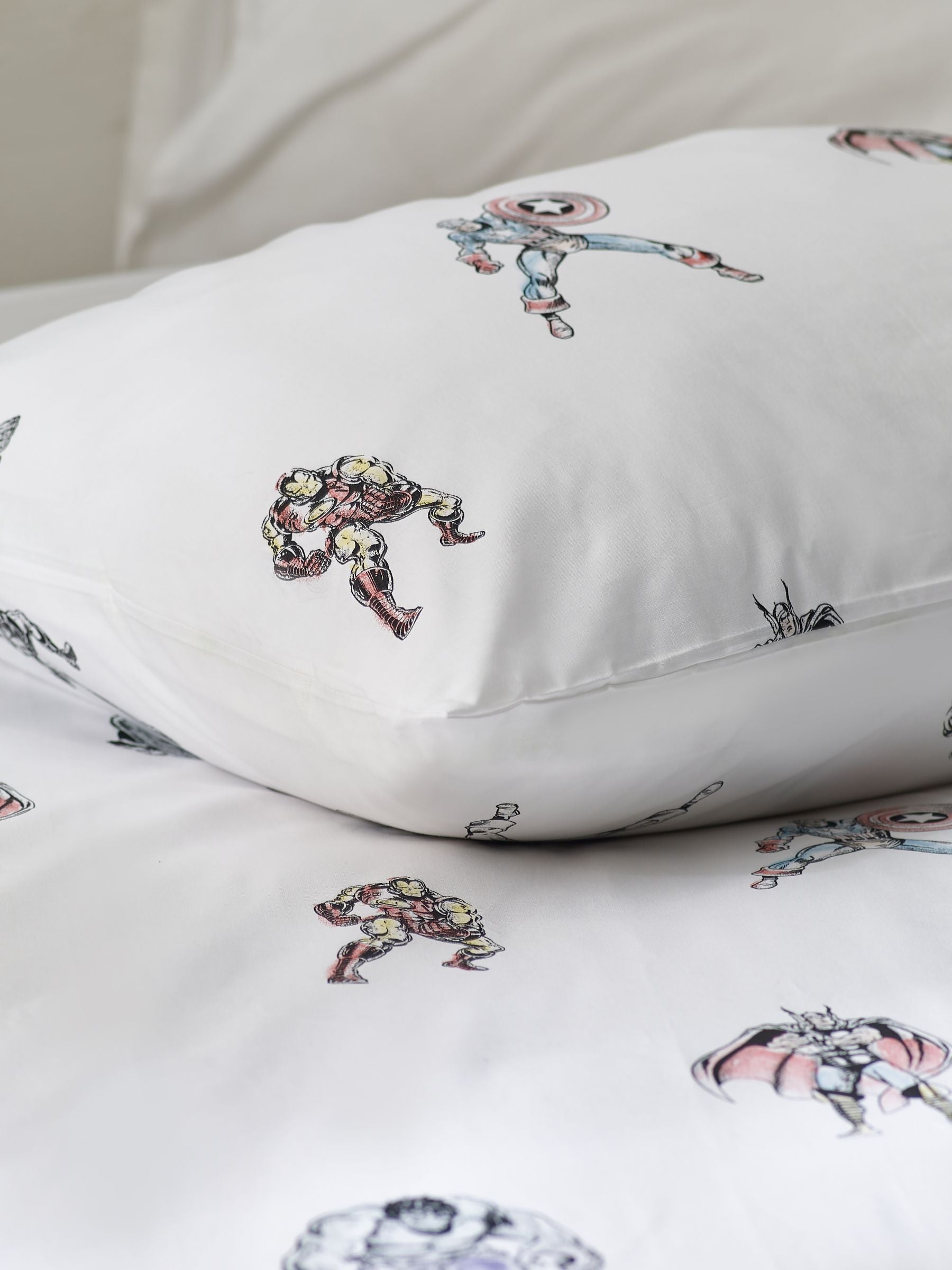 NEXT White Disney Marvel Avengers 100% cotton duvet cover and pillowcase set (British brand)