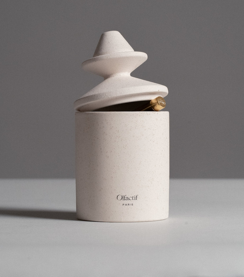 Olfactif Leo Amber candle 240g, imported from the UK