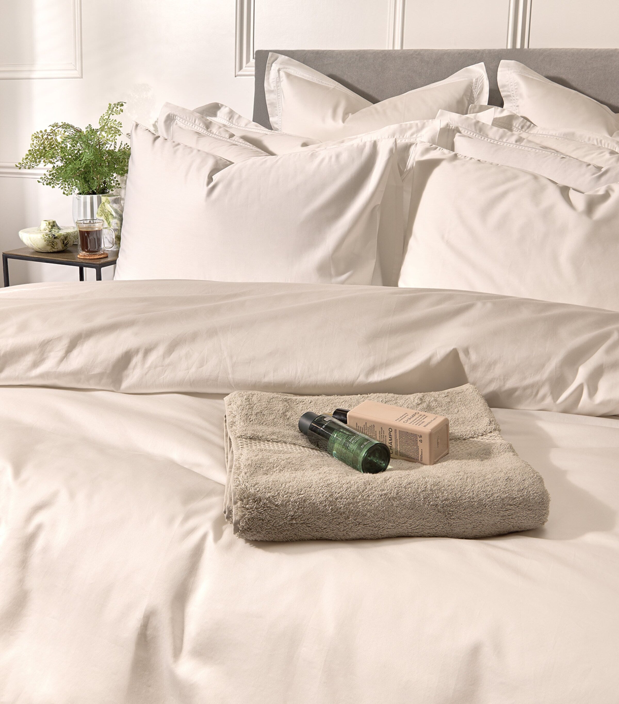 Harrods of London Brompton II Emperor Duvet Cover Set (290cm x 235cm)