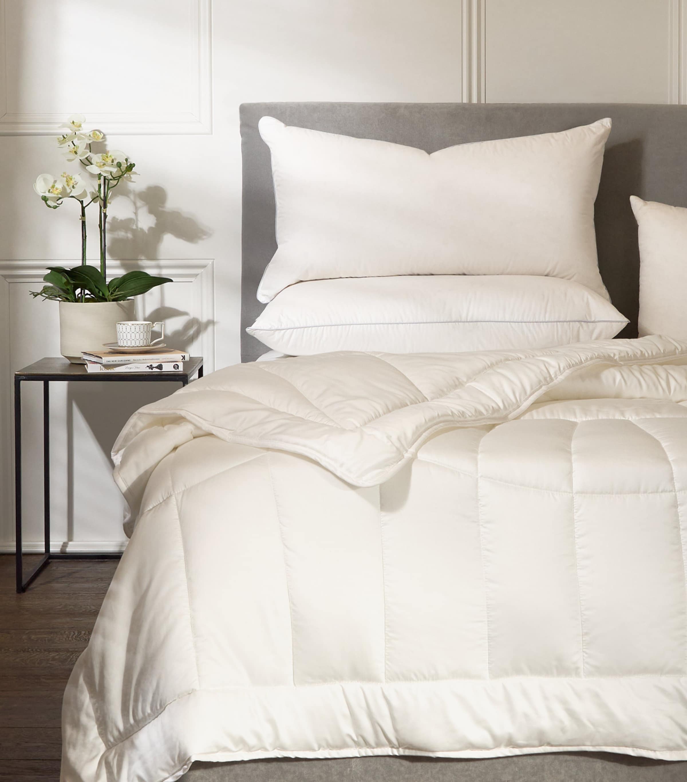 Harrods of London Belgravia down-filled pillow 50cm x 90cm, UK version