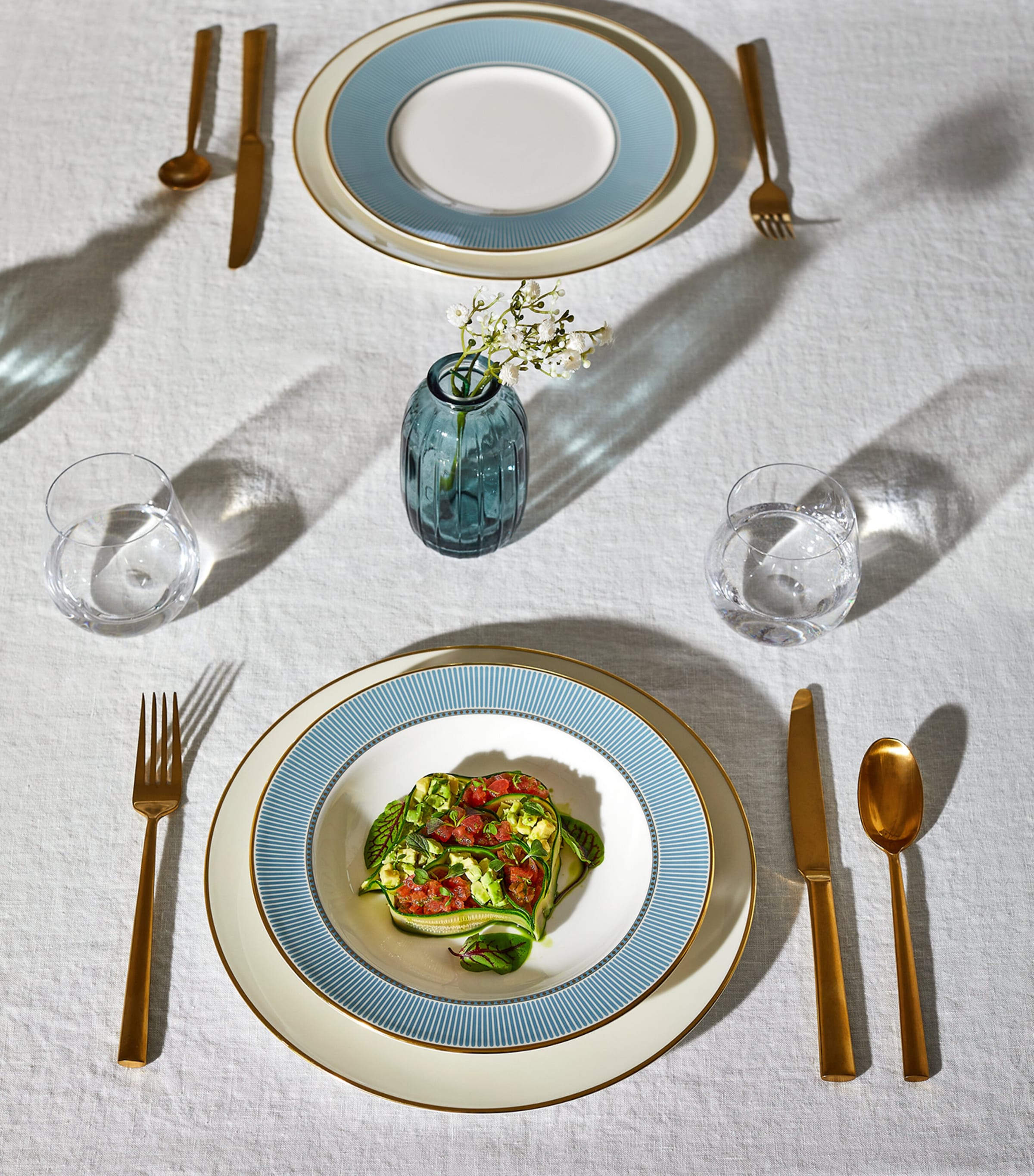 Wedgwood Helia bone china plate 27cm (British brand)