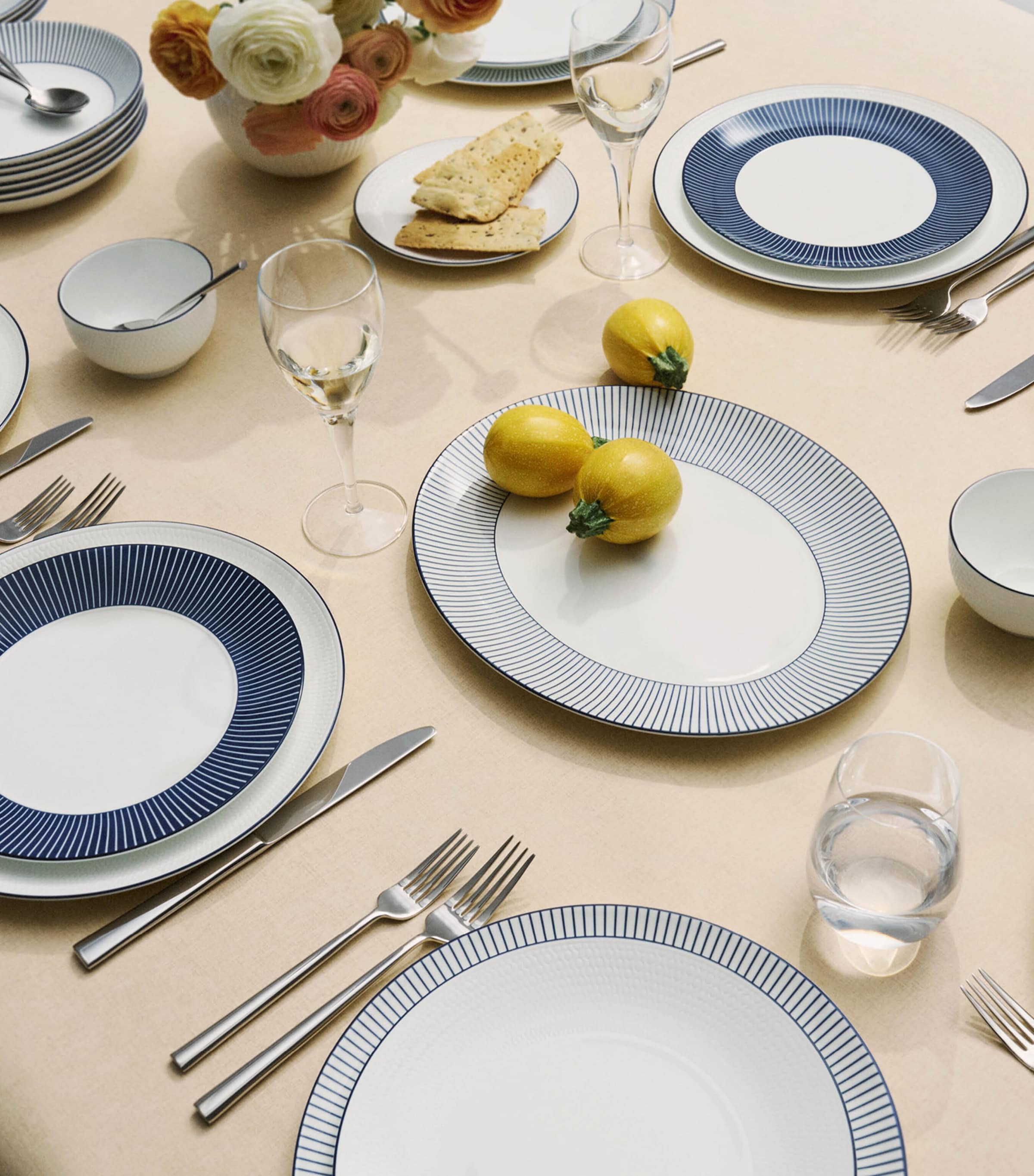 Wedgwood Gio Blue bone china plate 23cm (British brand)