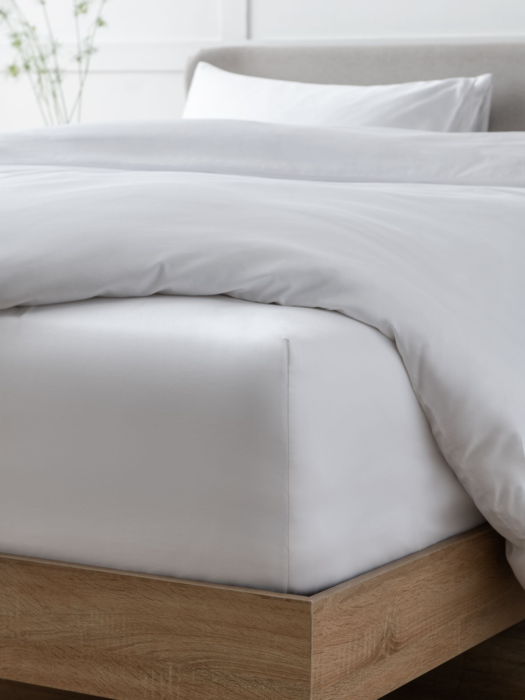 Egyptian cotton fitted bed sheet with 400 thread count and extra deep fit (British brand)