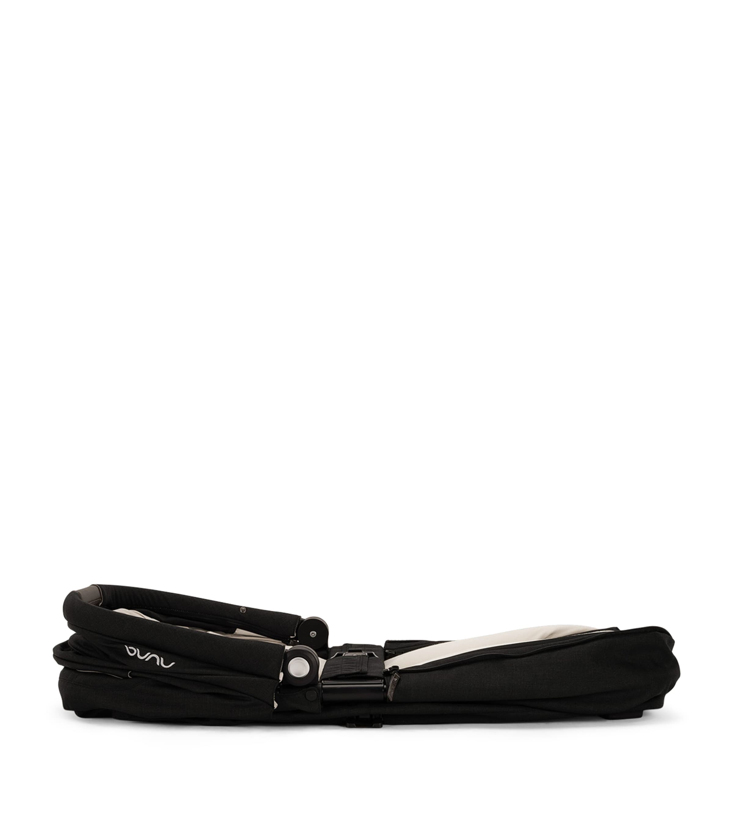 Nuna MIXX Next Pushchair and Carry Cot, ARRA Flex Car Seat and BASE Curv Adaptor Bundle