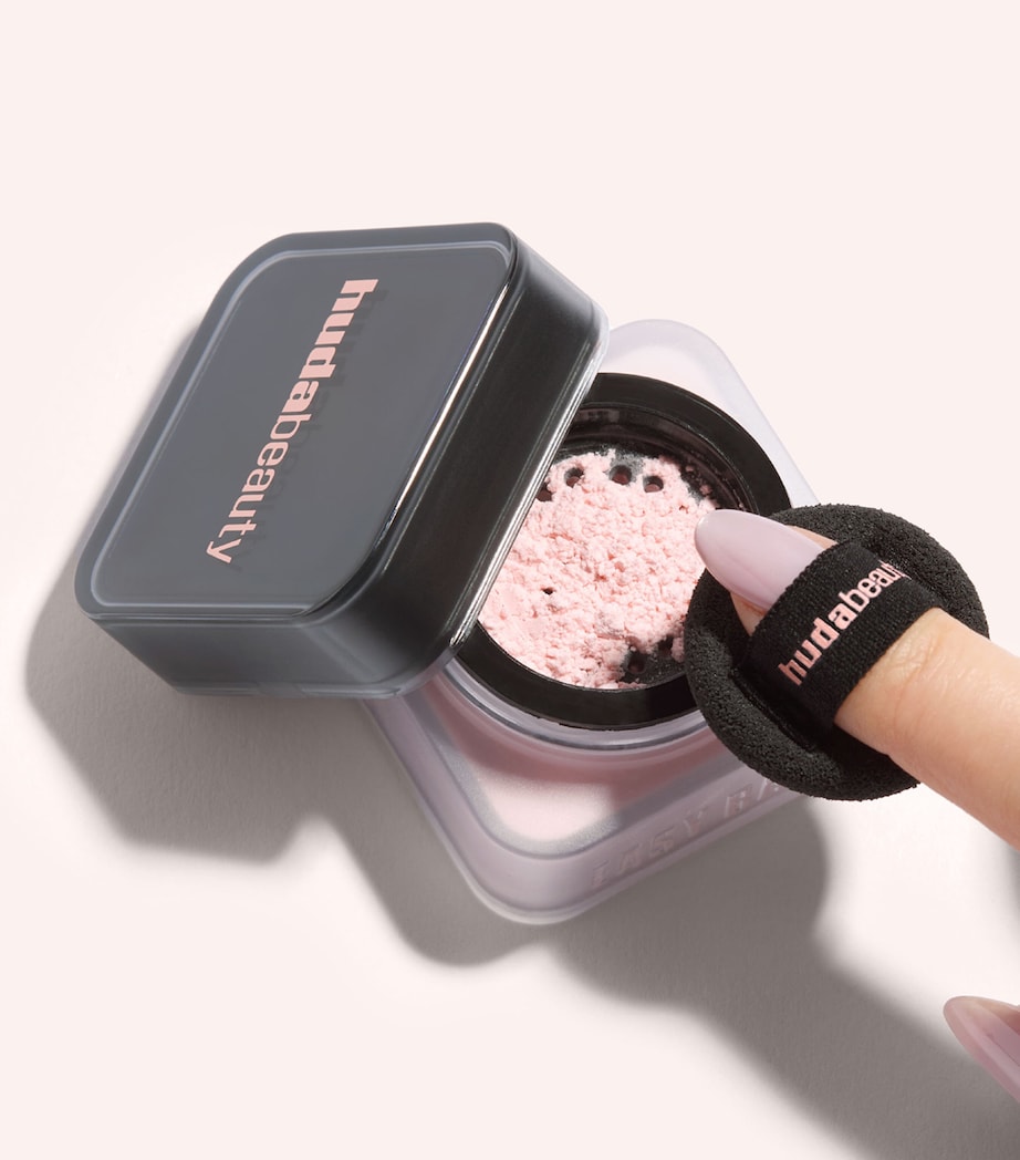 Huda Beauty mini easy bake loose powder 6g, imported from the UK
