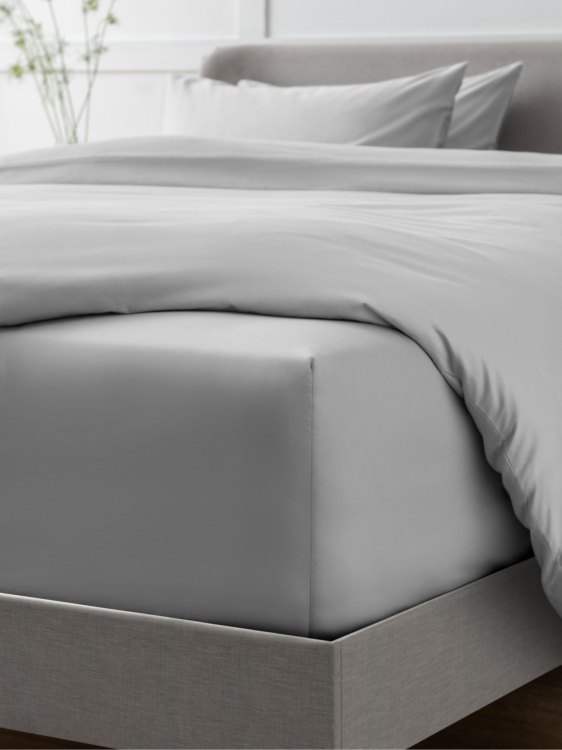 Collection Luxe Silver Grey fitted sheet (British brand)