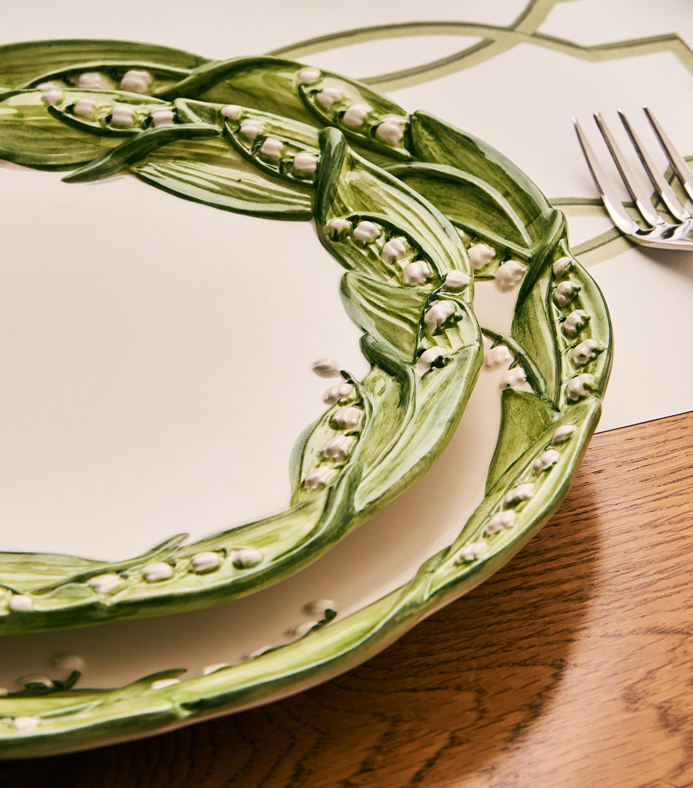 Les Ottomans Lilly of the Valley charger plate 32cm, UK version
