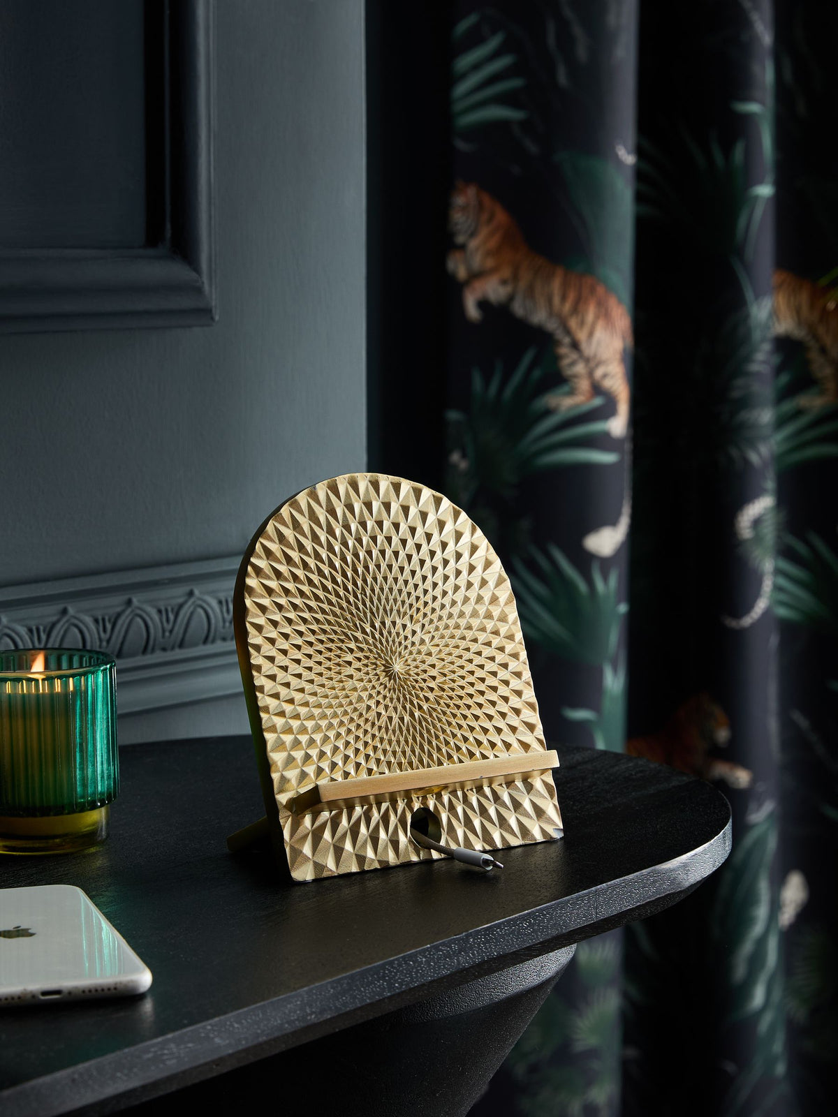 Gold tone phone holder with soft champagne gold finish, UK version