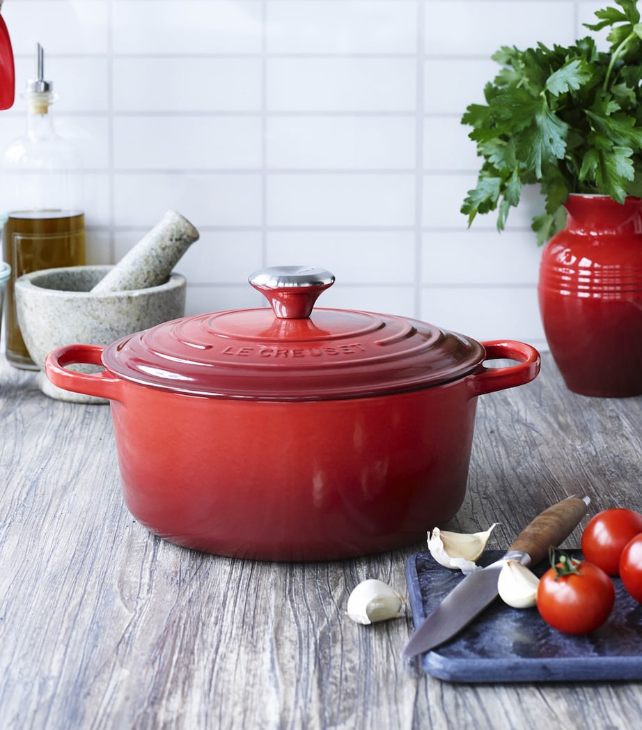 Le Creuset round casserole dish 24cm, UK version