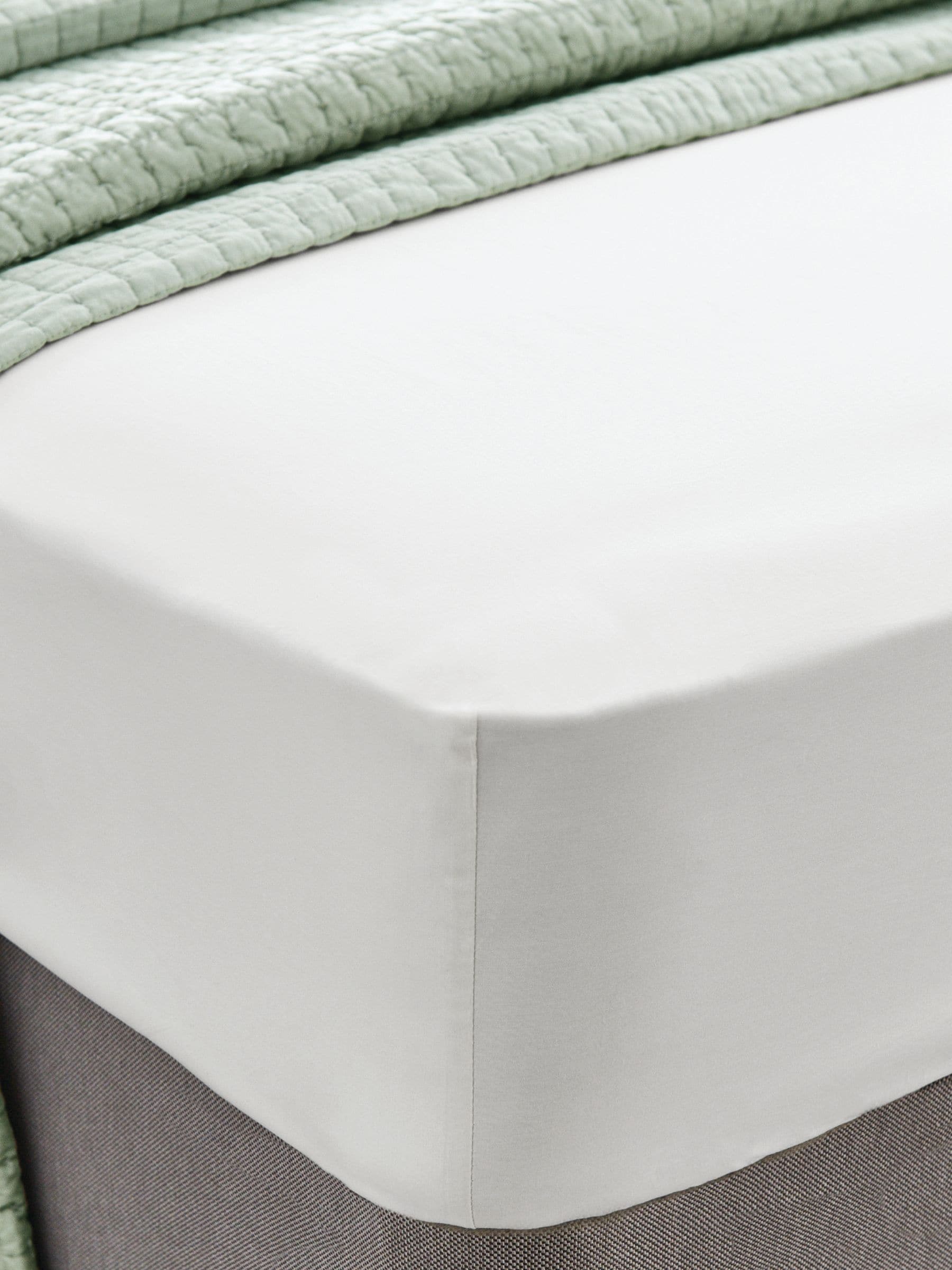 Laura Ashley White 400 Thread Count 100% Cotton Fitted Sheet