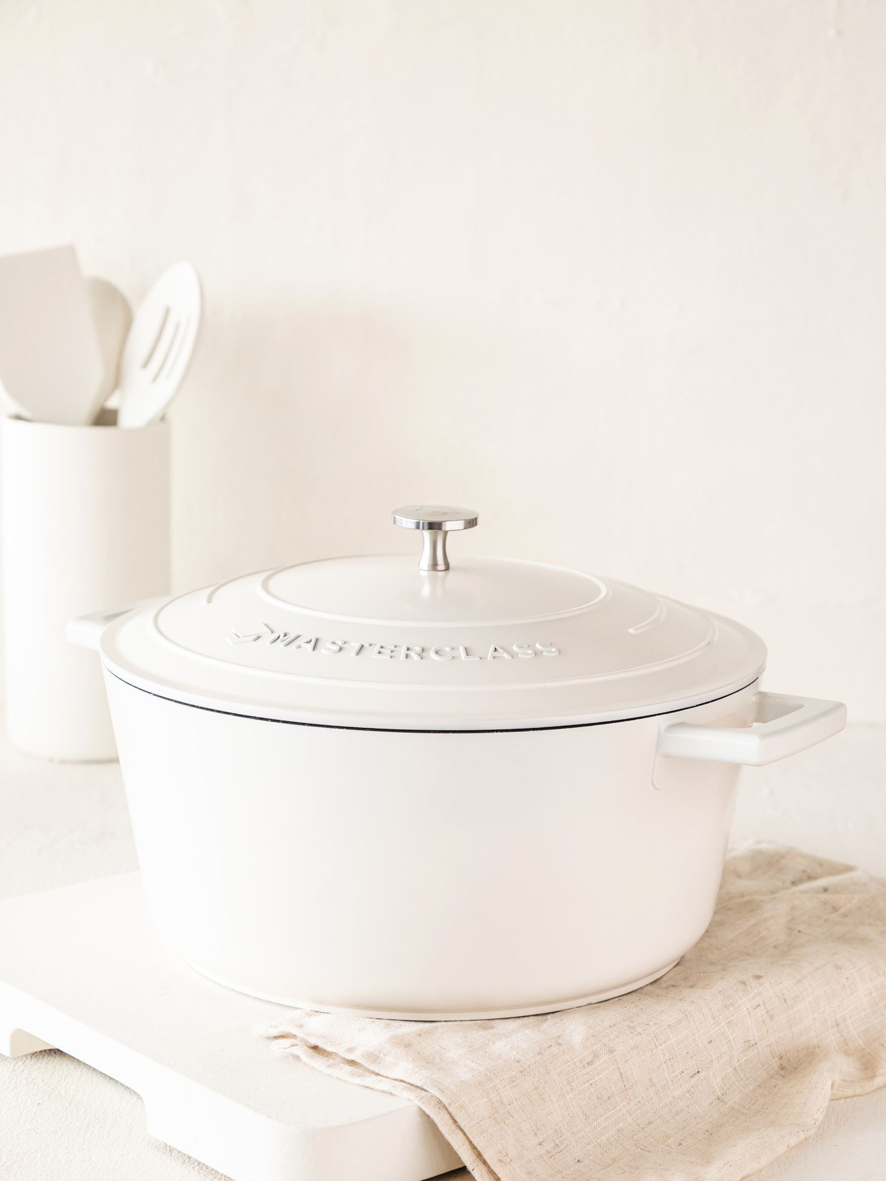 Masterclass cream casserole dish 5L, imported from the UK