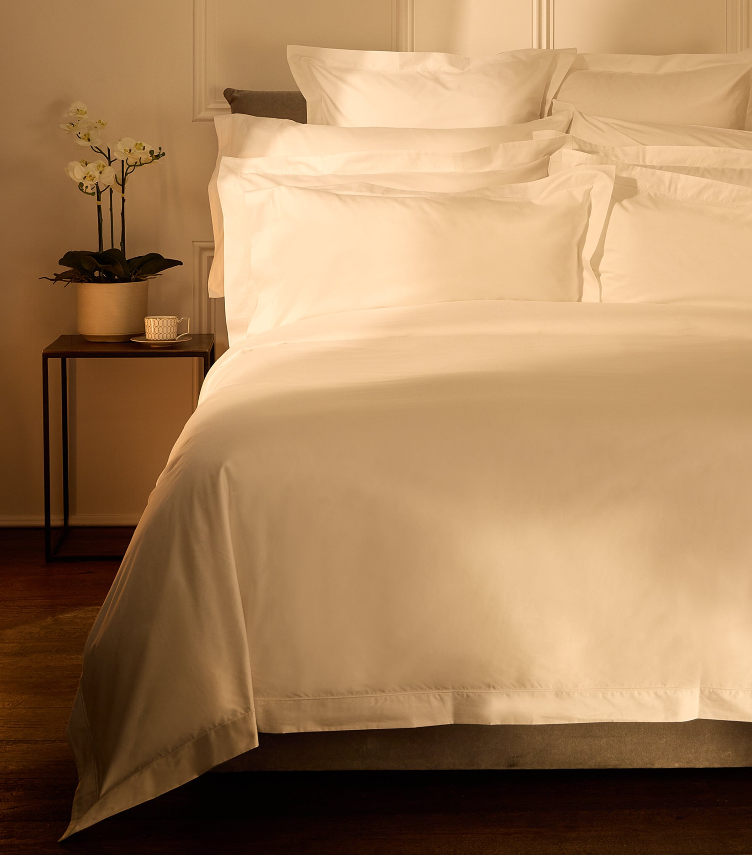 Harrods of London Chester Double Fitted Sheet 135cm x 190cm, UK version