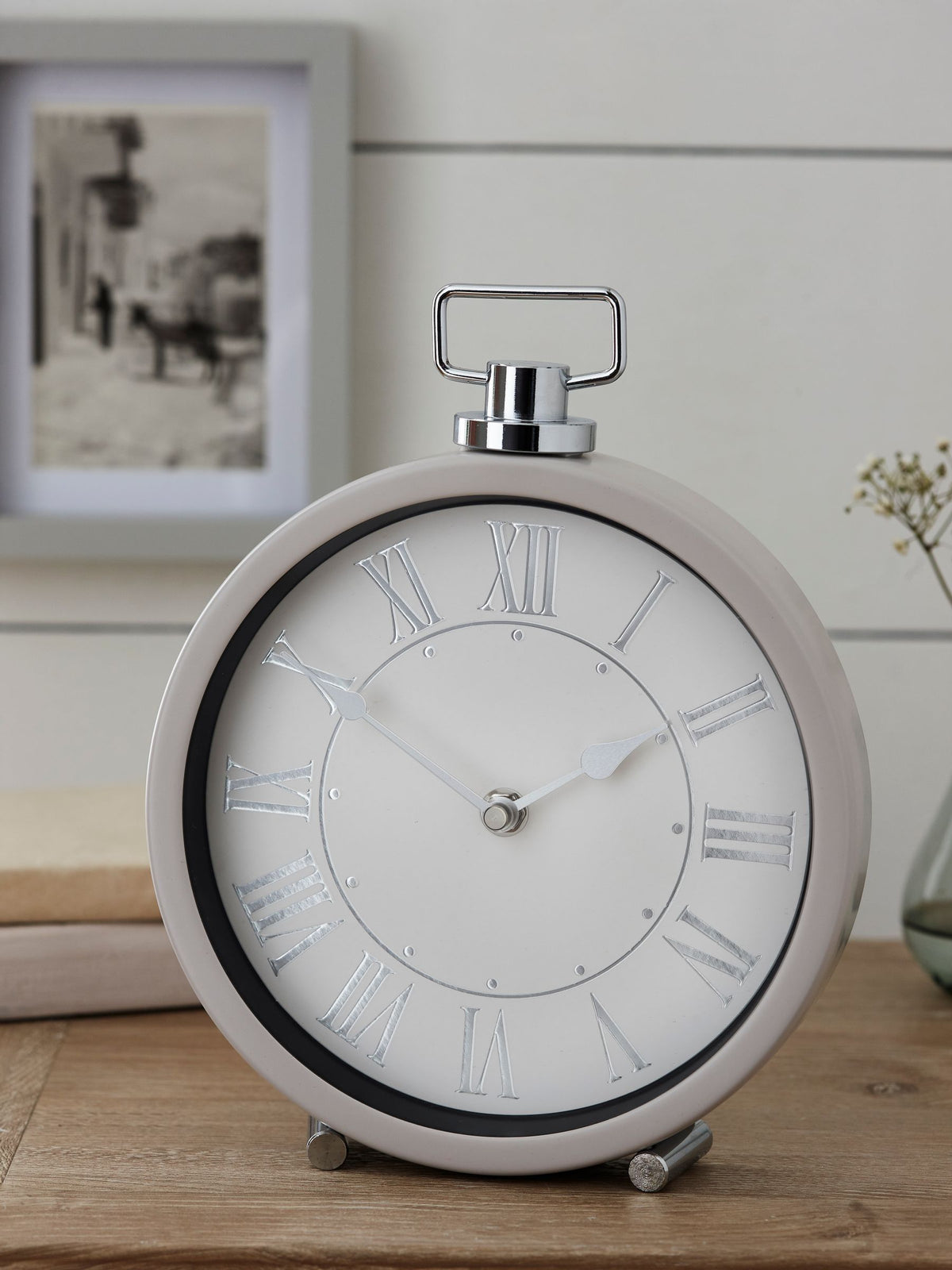 Stone Pretty vintage mantel clock measuring 25cm by 25cm by 4cm (British brand)