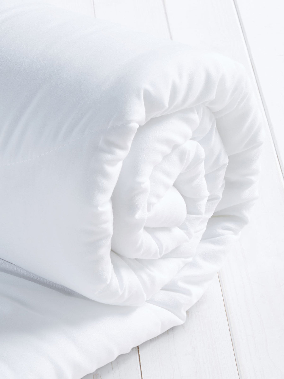Temperature regulating 4.5 tog duvet (British brand)
