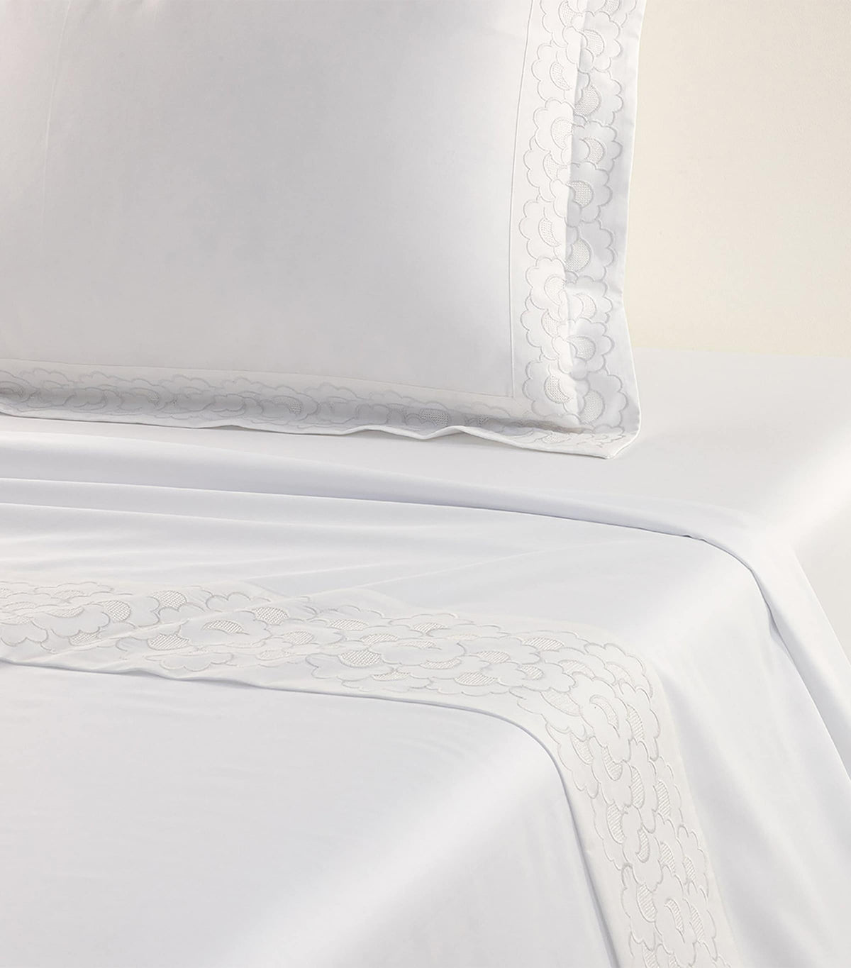 Yves Delorme Festons Super King Flat Sheet 270cm x 295cm (British brand)